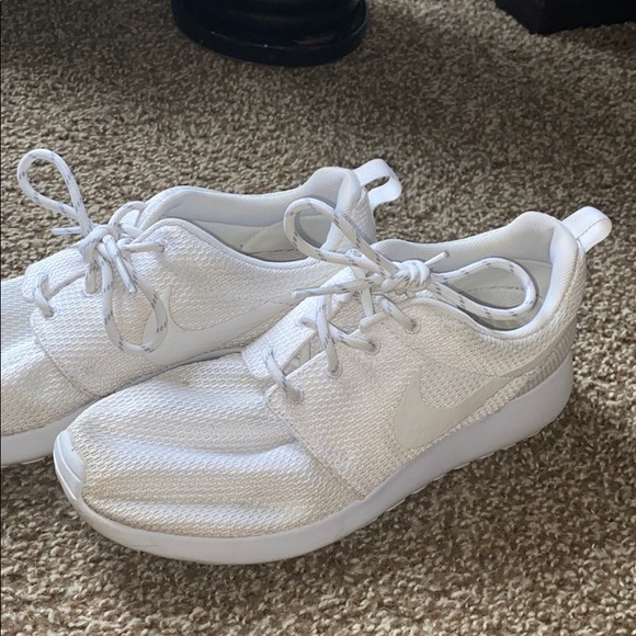 Nike Roshes - Picture 1 of 5